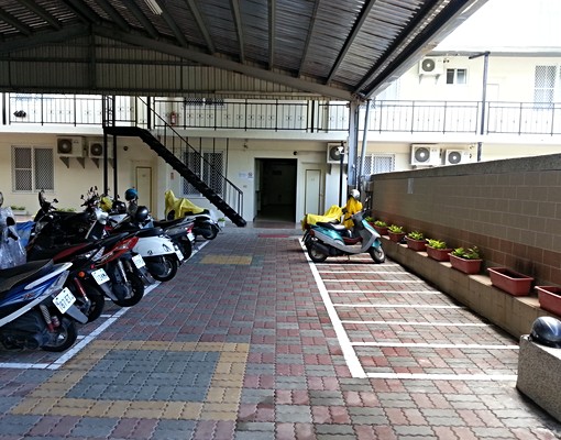 緊鄰屏商附室內停車場.飲水機.垃圾子車 - Image 9