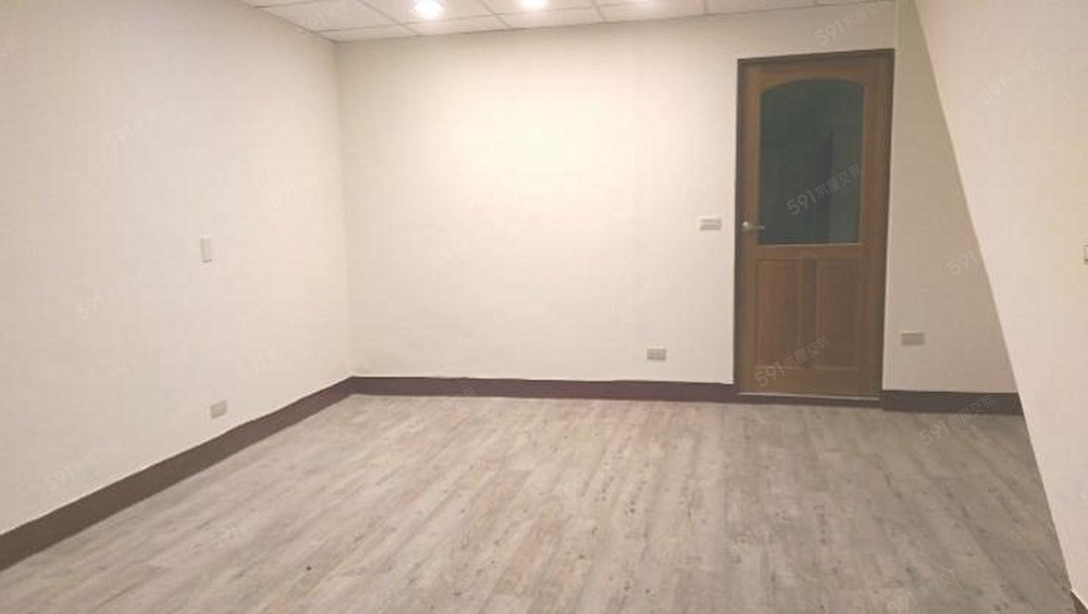 地板好整理,空間及採光好