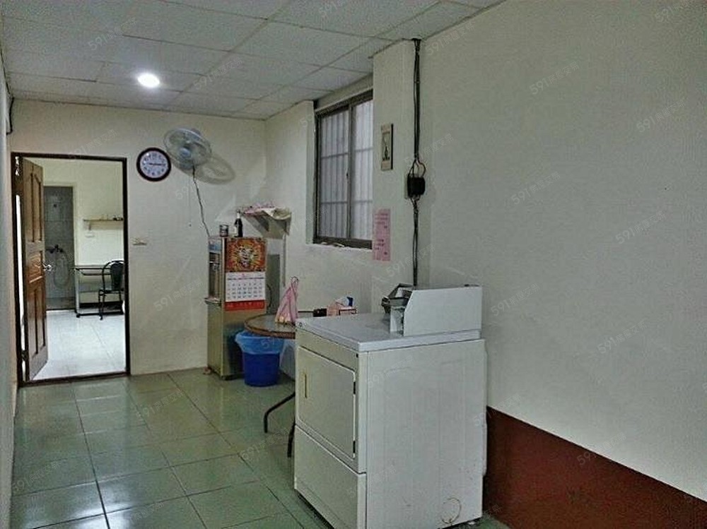 交誼廳跟機車停車場