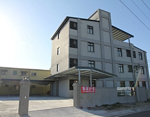 竹南頭份園區套房、免費室內汽車停車位 - Image 1