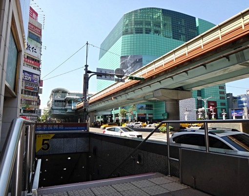 近捷運忠孝復興站sogo百貨旁,全新裝潢 - Image 1