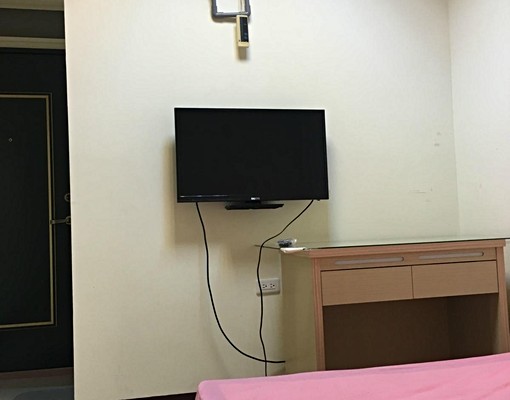鄰近鬧區與公車總站,交通便利,住宅區。 - Image 2