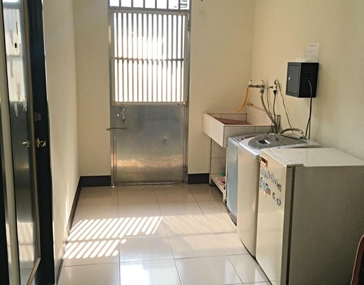 鄰近鬧區與公車總站,交通便利,住宅區。 - Image 4