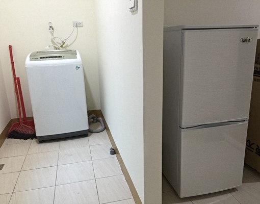 電梯新整修新傢俱家電8坪大雅房 - Image 3