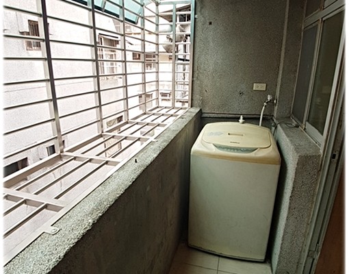 ★元化路SOGO套房★陽台+獨立洗衣機★ - Image 3