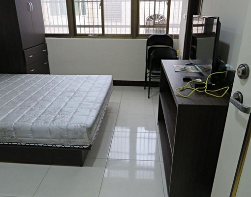 人文地傑~全新8500元電T沙發套房 - Image 2