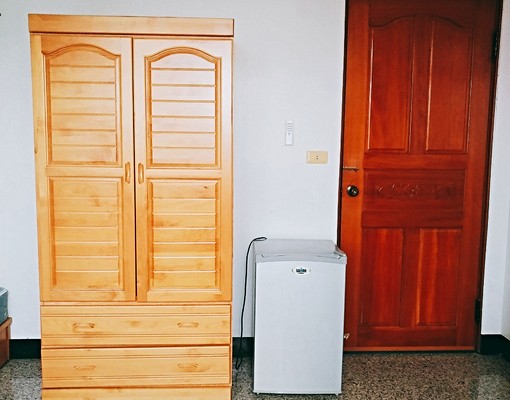 近南科善化中山路乾淨雅房包第四台網路水費 - Image 2