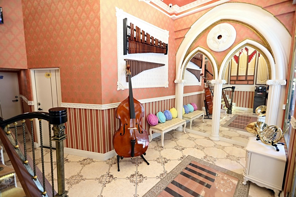 以歐式、古典、音樂為設計主軸