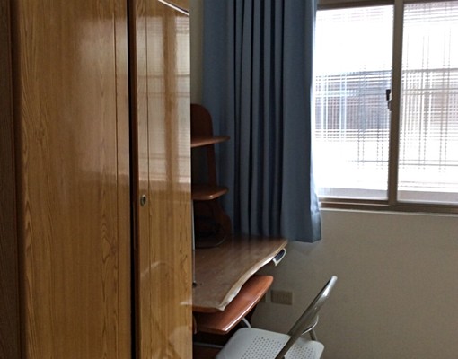 女學生套房出租 - Image 1