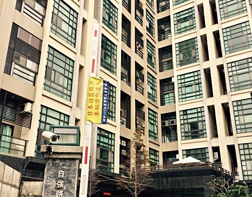 頭份101大樓有陽台.大潤發正對面） - Image 1