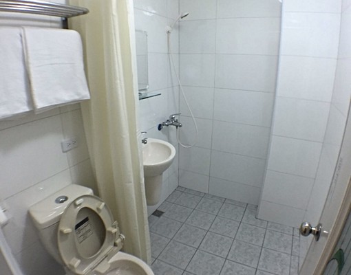 大套房獨立陽台。近南台、永康、北區 - Image 3