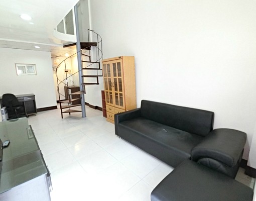 小劉租屋~標準樓中樓~生活機能極佳 - Image 1