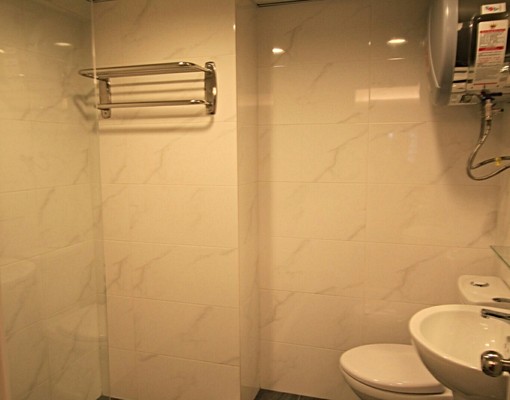 電梯華廈,溫馨獨立套房,房房東自租 - Image 2