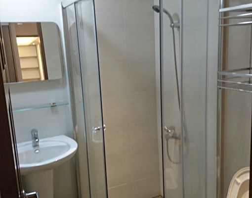 中和中山路全新優質套房18000 - Image 1