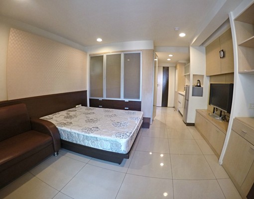 新光三越火車站前優質社區大樓套房 - Image 1