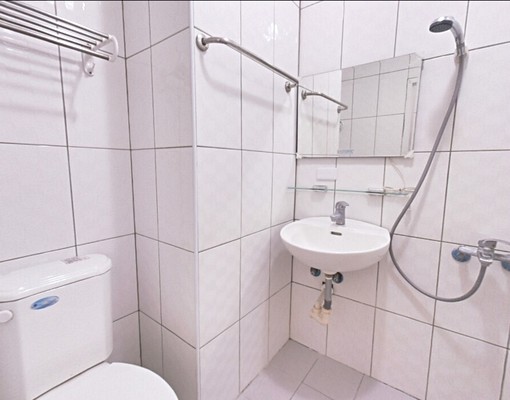 大仁e學苑獨立衛浴陽台套房,近農科供免費早餐 - Image 5