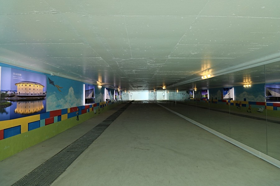 彩繪地下道