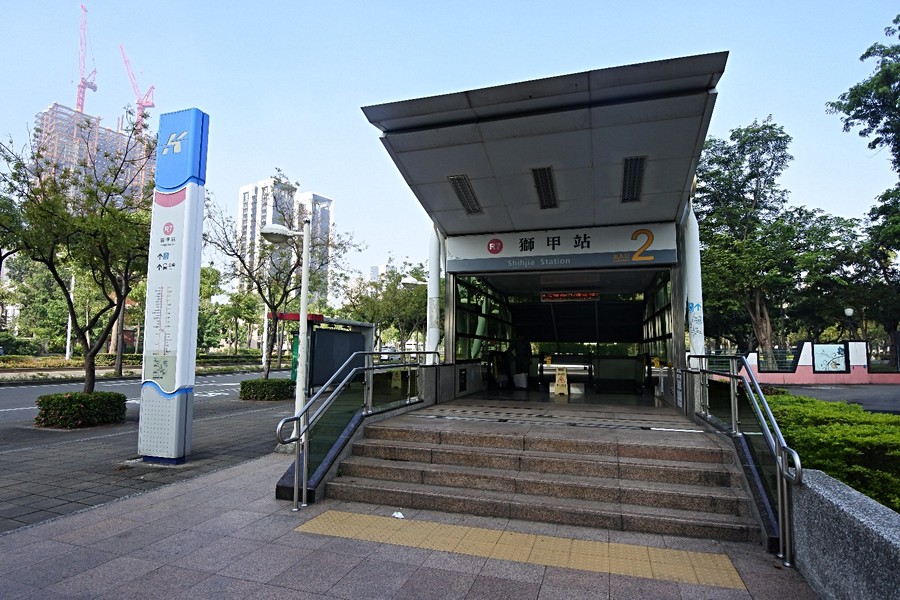 捷運獅甲站