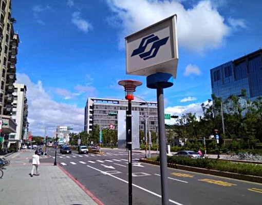 誠可議!頂埔捷運30秒平面車位(鴻觀社區) - Image 4