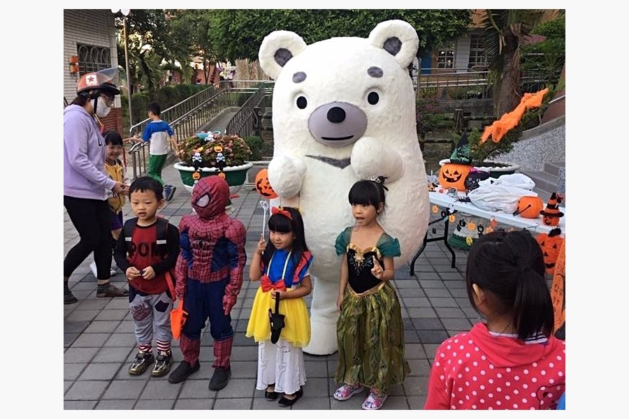 看看蜘蛛人弟弟的肌肉...-取自樹粼粉絲專業