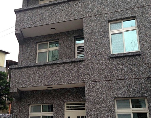 頭份建國學區全新裝修美麗透天房 - Image 1