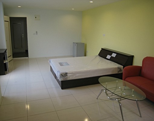 近七期文心路通風採光佳有陽台套房 - Image 1