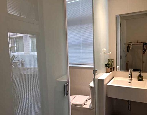 台南長短租首選火車站成大(備陽台/廚房)一層一戶採光優質套房 - Image 9