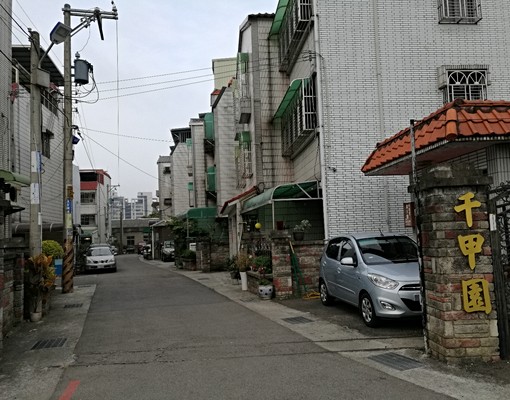 雅房出租(近特力屋/HOLA/清大夜市) - Image 1