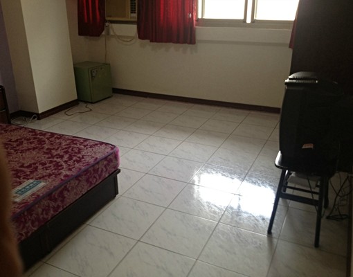 獨棟大樓優惠電梯套房(房大價便宜) - Image 1