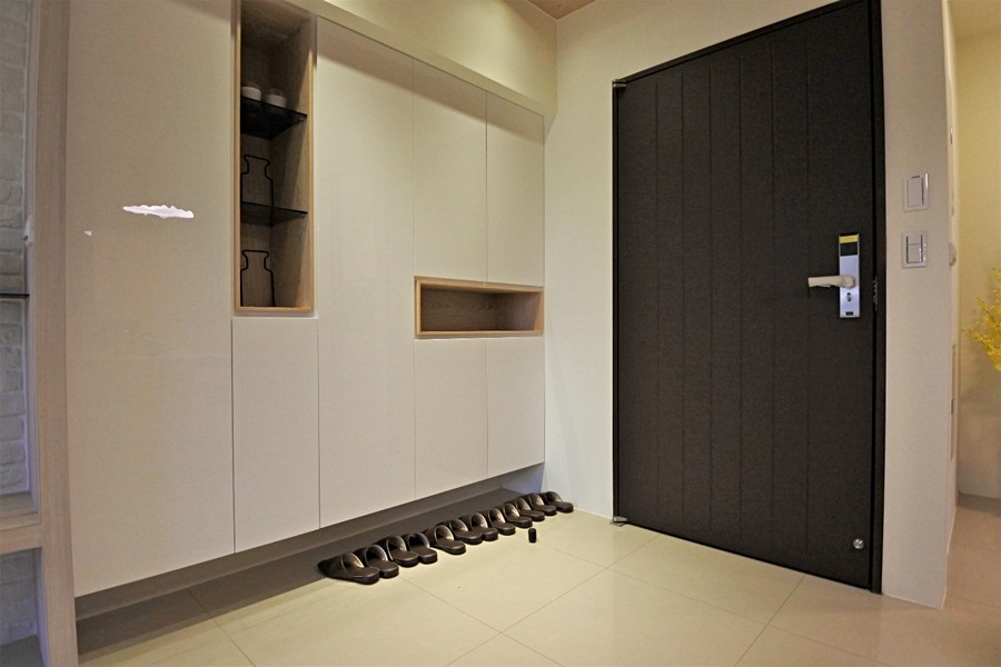 B1壁櫃~可放鞋子和小物^^