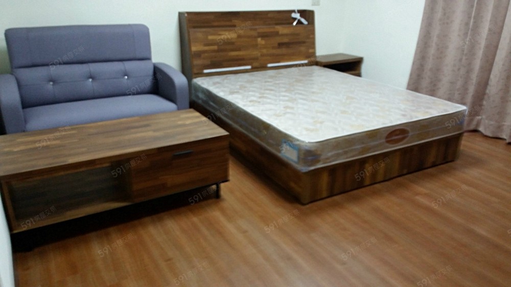 附..造型淡紫色沙發.大茶几