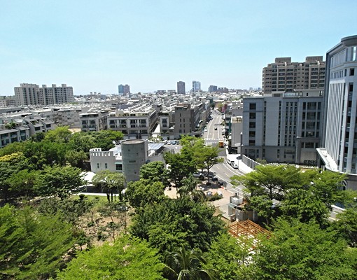 東區太子雲端景觀四房含雙平面車位誠可談 - Image 1