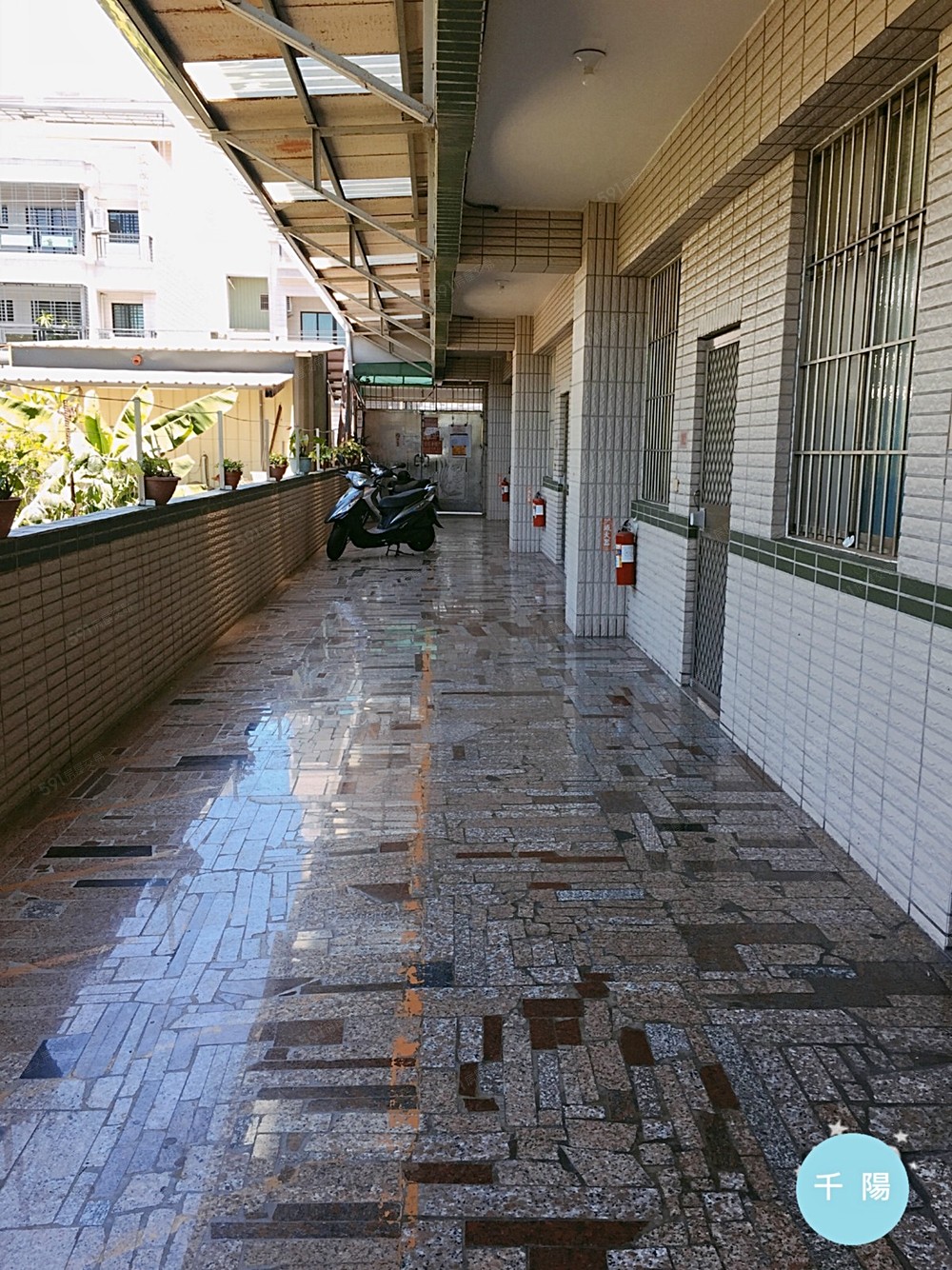 半室內停車空間