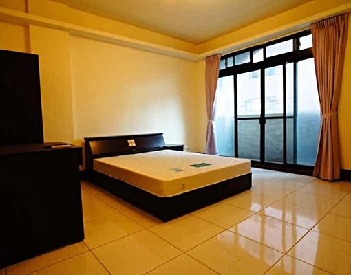 優質雅房👍近文心捷運站，超大落地窗陽台😍(全包不包電) - Image 7