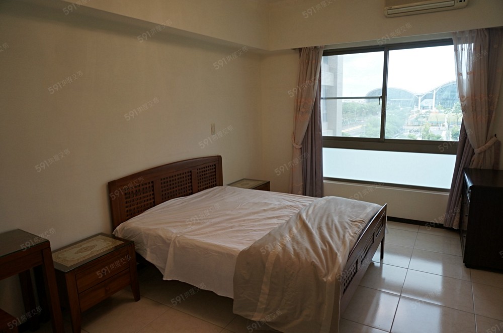 視野開闊的主臥