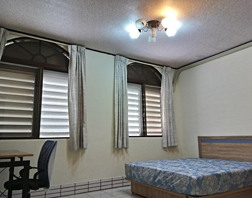 鄰近學區主要道路中山路一段上生活機能便利 - Image 1