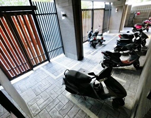 可租補★走路中國醫★室內機車位★電梯 - Image 2