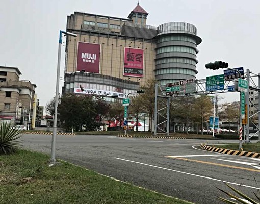 耐斯百貨旁雅房含水電4800 - Image 1