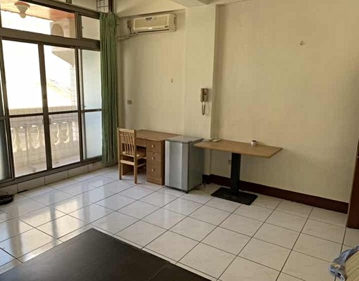 東海大學商圈鬧區巷內陽台大套房 - Image 4