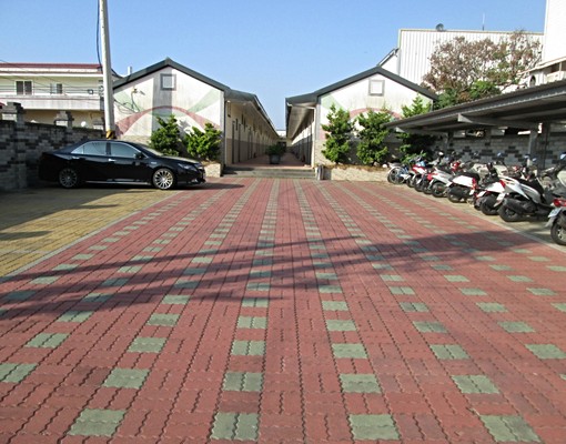 近南科有汽車位全平房沙發套房/有垃圾處理 - Image 8