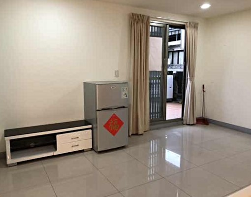近捷運一房一廳一衛一露臺 - Image 2