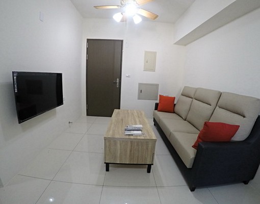 近台南市醫兩房電梯大樓家具電全平面車位可租補 - Image 3