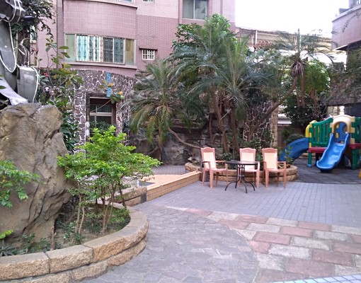 溫馨書卷風!耐斯百貨基督教醫院高雅華廈 - Image 2