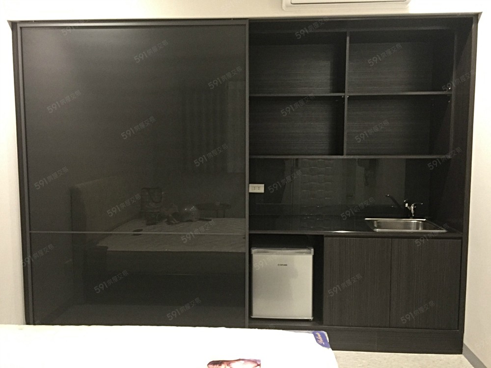 房間1.$9.000元(只有對內窗)