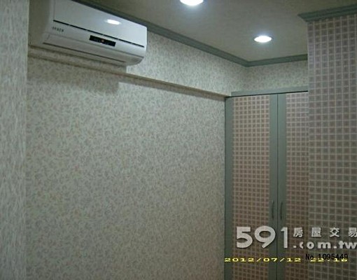 6坪大套房近公車站學校附水費網路 - Image 3