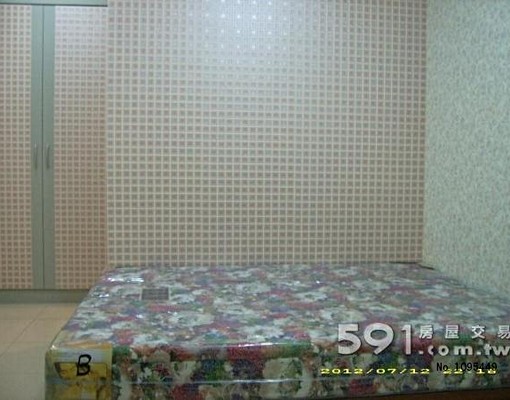 6坪大套房近公車站學校附水費網路 - Image 4