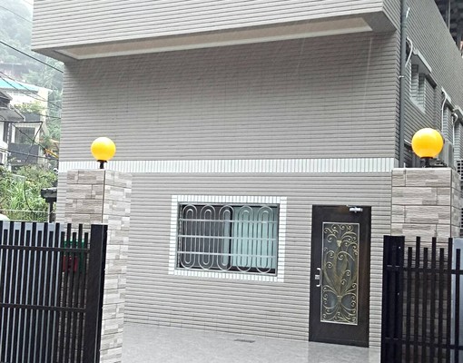 海大透天套房含裝潢、傢俱,前有空地可用 - Image 2