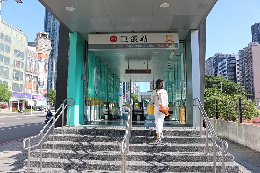搭捷運趴趴造也很方便喔!