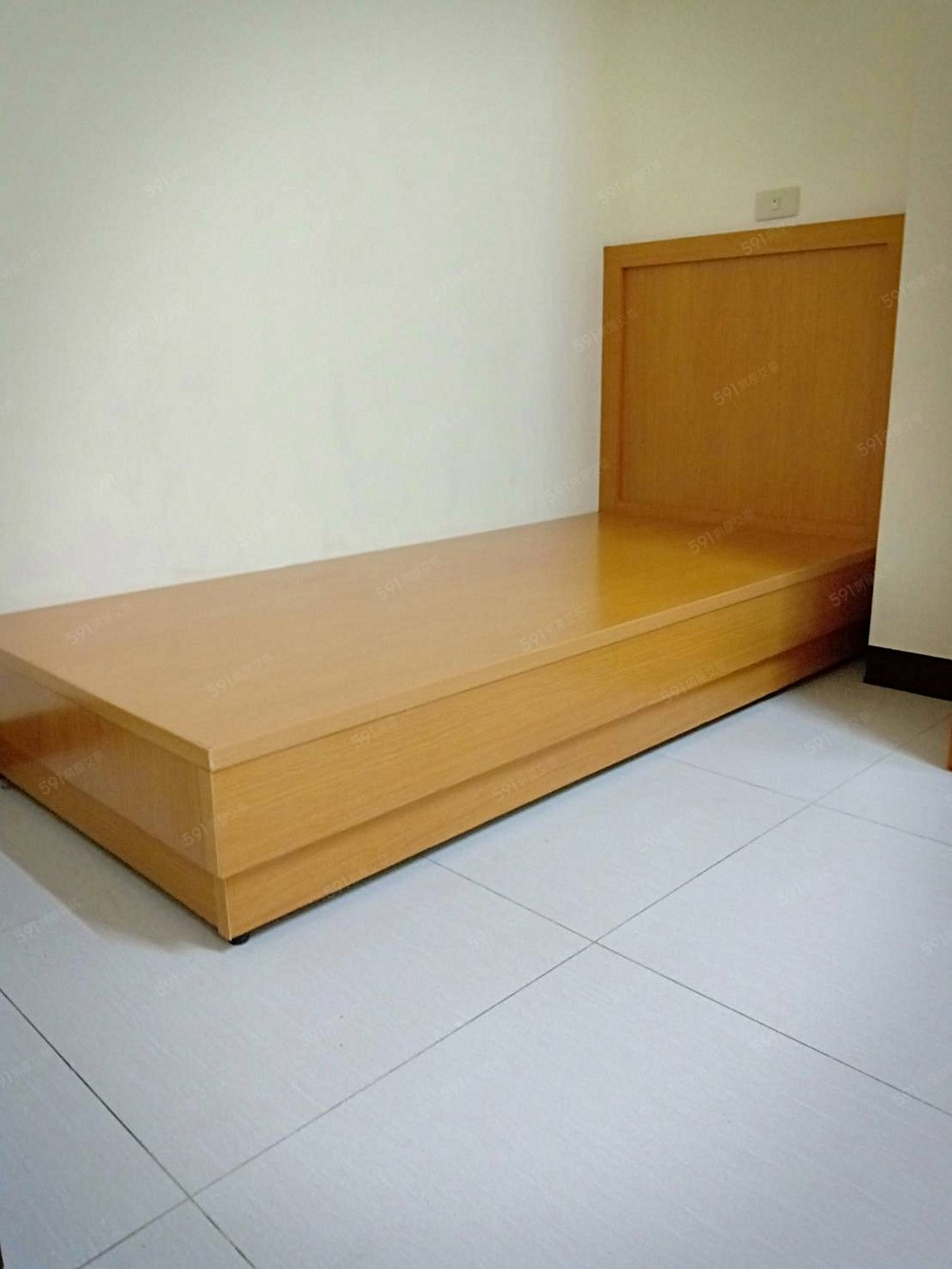 單人床附薄床墊