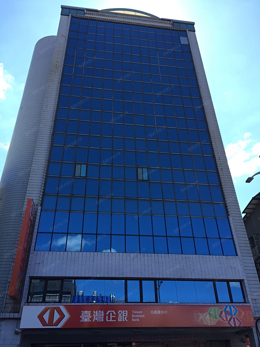樓下是臺灣企銀